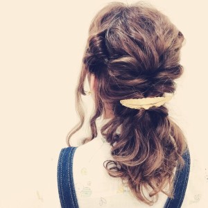 【簡単なテクニック】と【フェザーバレッタ】があればシンプルなアレンジにも華が出ます♬解説付き。@大阪@豊中