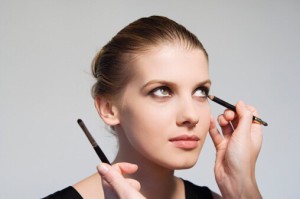 もう失敗しない！【アイライン】で手早く簡単に目力を3割アップさせるには？【キュレーション記事】