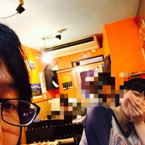 ミーティングのついでに服部天神にあるインド料理屋さんにてカレーを食べる。