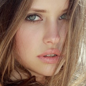 あの高級グロスに似てる♡CANMAKEの"自分色に色づくグロス"がお手頃で優秀【キュレーション記事】