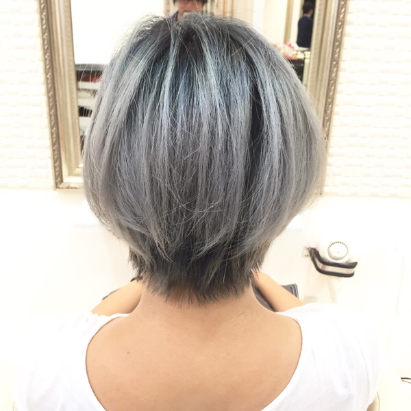 これは最強 髪を白くしたい方必見の外国人風シルバーグレーの神カラー すずなちゃん の髪 大阪 豊中 美容院 外国人風カラーアッシュカラーが得意な本田晋一のブログ