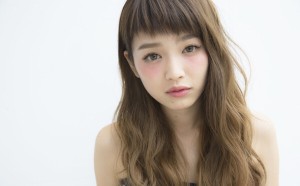 現役美容師がオススメ!!大人女子でも楽しめる透明感バツグンの外国人風カラー【キュレーション記事】