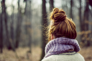 ふんわりまとめ髪が正解。大流行中のスヌード・マフラーを120%活かすヘアアレンジ【キュレーション記事】