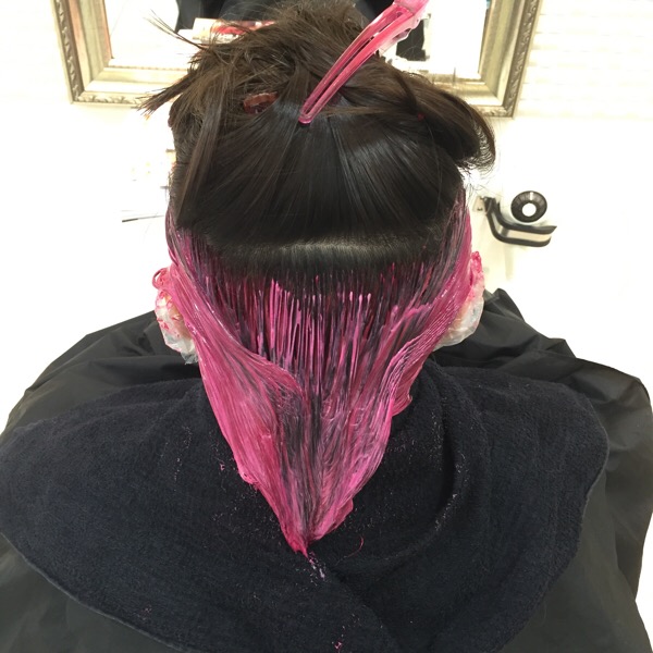 インナーカラーのレッドピンクのお洒落感がやばい さきさん の髪