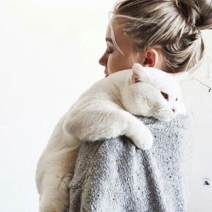 たった３分でこなれた印象のおだんごヘアーが完成。冬のニットにもぴったりだから今すぐトライ【キュレーション記事】