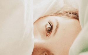 正しくシャンプーできていますか？”顔のたるみ”の意外な落とし穴はシャンプーの習慣にありました【キュレーション記事】