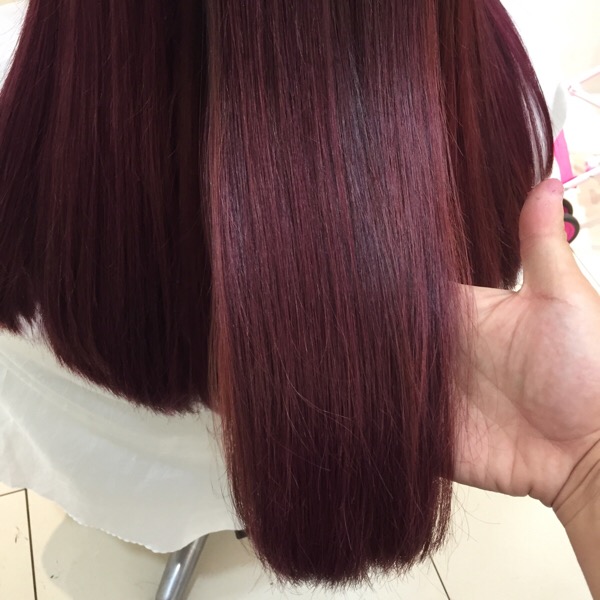 赤紫グラデーション Linda リンダ のヘアスタイル 美容院 美容室