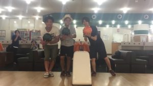 ボーリング場で美容師交流会なるただの玉転し。