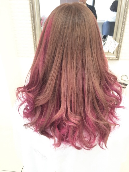カラーバターやマニパニ使用 ピンクカラーの最高峰 まみちゃん の髪