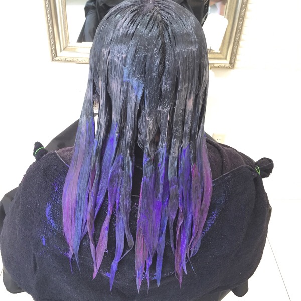 カラーバターやマニパニを使った紫 青のデザイングラデーションカラー きょうかさん の髪