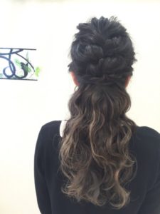 アレンジしたりまとめたりする方必見!お洒落に見える外国人風カラーとアレンジの相性!