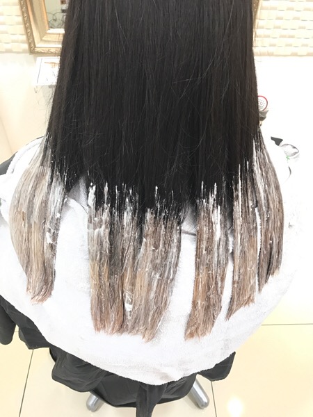 黒染めからのグレーのグラデーションカラーにしたい さあやさん の髪 大阪 豊中 美容院 外国人風カラーアッシュカラーが得意な本田晋一のブログ