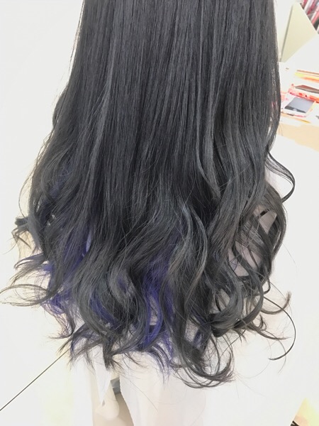 インナーカラーに紫 アッシュグレーのコラボが絶妙 ゆいさん の髪