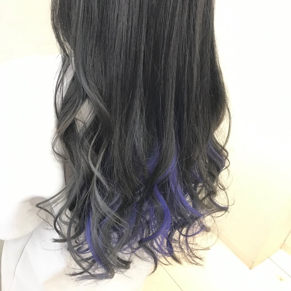 インナーカラーに紫 アッシュグレーのコラボが絶妙 ゆいさん の髪