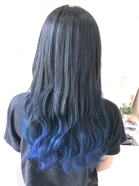大阪でアールブリーチを使った青のブルーグラデーションカラー きょうかさん の髪 大阪 豊中 美容院 外国人風カラーアッシュカラー が得意な本田晋一のブログ