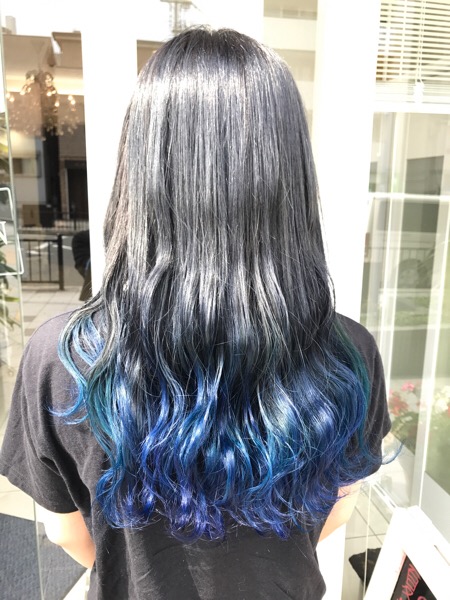大阪でアールブリーチを使った青のブルーグラデーションカラー きょうかさん の髪 大阪 豊中 美容院 外国人風カラーアッシュカラー が得意な本田晋一のブログ