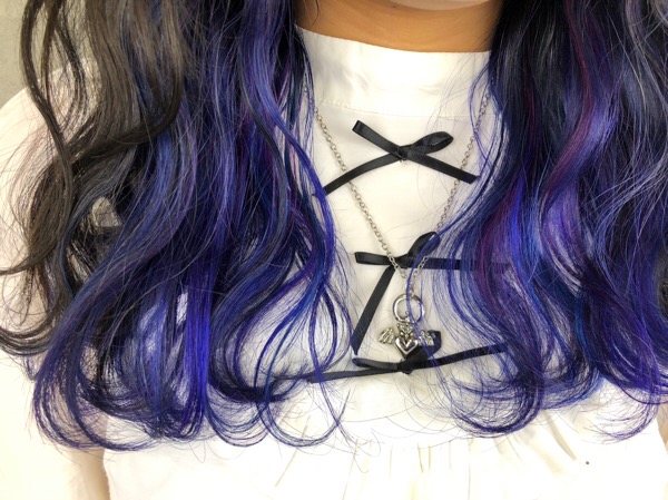 大阪で紫と青のインナーカラーをユニコーン風に可愛くしてみた えみかさん の髪