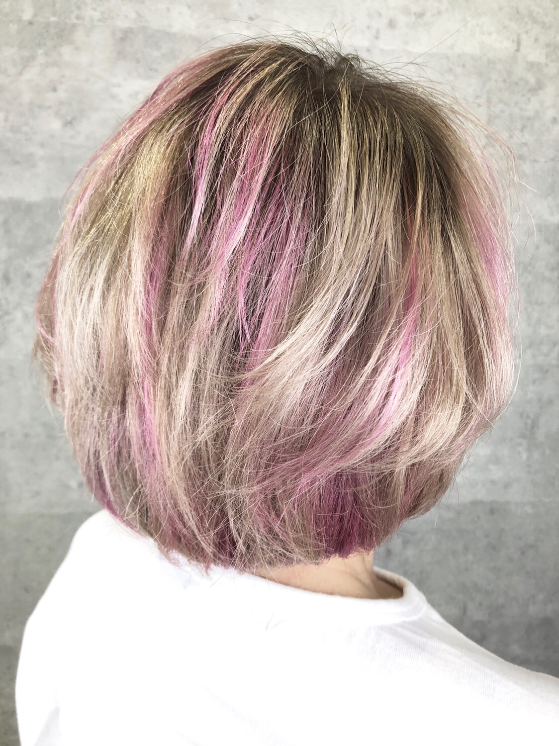 白髪を染めながらピンクのハイライトでお洒落すぎるデザインカラー えりこさん の髪